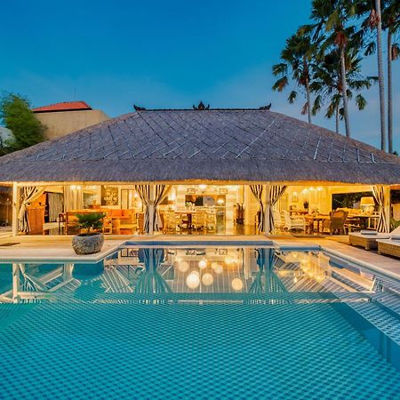 Villa Kalis, 10 Bedroom Family And Group Villa Seminyak Exteriör bild