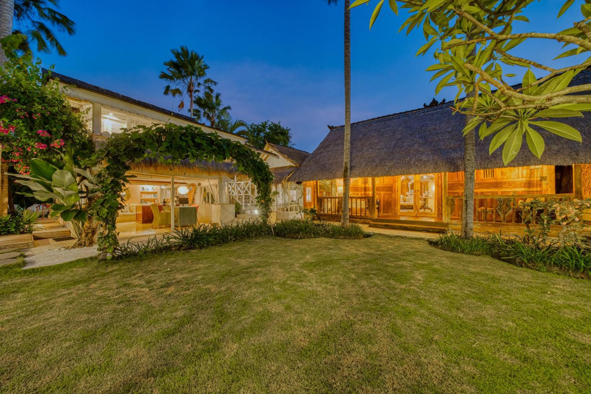 Villa Kalis, 10 Bedroom Family And Group Villa Seminyak Exteriör bild