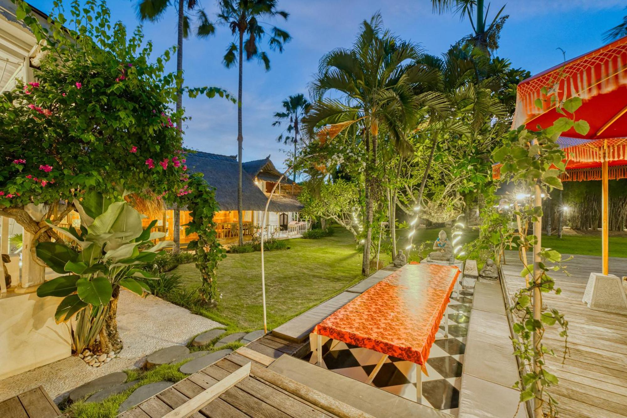 Villa Kalis, 10 Bedroom Family And Group Villa Seminyak Exteriör bild